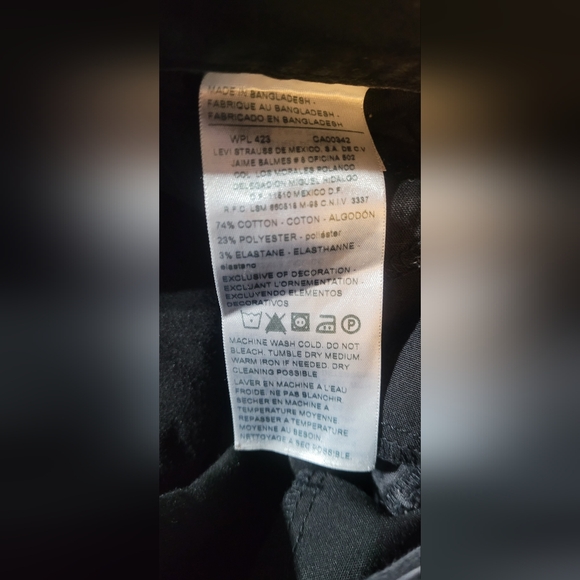 Levi's capris - Picture 3 of 4